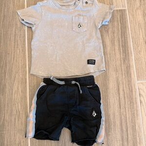 Volcom Kids Two-Piece Tee & Shorts Set in Light Gray and Black 9-12 Months